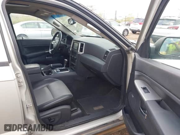 2010 Jeep Grand Cherokee Laredo с VIN 1J4RR4GT0AC146123, выставлен на аукционе IAAI как лот 43441346 с пробегом 135 489 миль миль и . История ставок и продаж доступна на DreamBid. Изображение 5.