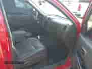 2005 Chevrolet Colorado 1SB LS Z85 z VIN 1GCCS136158205929, wystawiony jako IAAI lot #42776419 z przebiegiem 148 398 mil mil oraz . Historia ofert i sprzedaży dostępna na DreamBid. Obrazek 5.