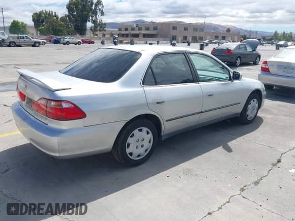 2000 Honda Accord LX с VIN JHMCG6658YC000903, выставлен на аукционе IAAI как лот 42808932 с пробегом 208 541 миль миль и . История ставок и продаж доступна на DreamBid. Изображение 4.