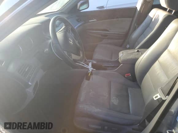 2008 Honda Accord EX-L z VIN JHMCP26888C049540, wystawiony jako Copart lot #90683245 z przebiegiem 182 075 mil mil oraz Czysty tytuł • Clean title. Historia ofert i sprzedaży dostępna na DreamBid. Obrazek 7.