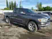 2022 Ram 1500 Big Horn z VIN 1C6RREBG5NN452239, wystawiony jako Copart lot #80565435 z przebiegiem 13 626 mil mil oraz Czysty tytuł • Clean title. Historia ofert i sprzedaży dostępna na DreamBid. Obrazek 4.