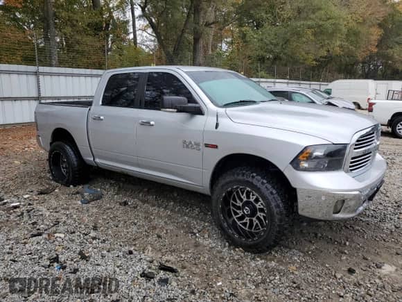 2015 Ram 1500 Outdoorsman z VIN 1C6RR7LM9FS609483, wystawiony jako Copart lot #78682674 z przebiegiem 178 893 mil mil oraz Szkoda całkowita • Salvage title. Historia ofert i sprzedaży dostępna na DreamBid. Obrazek 4.
