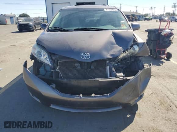 2012 Toyota Sienna XLE with VIN 5TDDK3DCXCS048558, listed as a Copart auction lot 81852825 with 158,738 mi miles and Clean title. Bid and sale history available at DreamBid. Image 5.