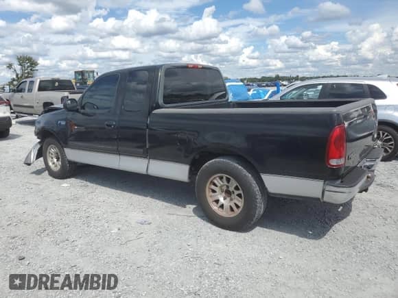 2001 Ford F-150 XL z VIN 1FTZX17231NB90039, wystawiony jako Copart lot #81103425 z przebiegiem 183 400 mil mil oraz Szkoda całkowita • Salvage title. Historia ofert i sprzedaży dostępna na DreamBid. Obrazek 2.