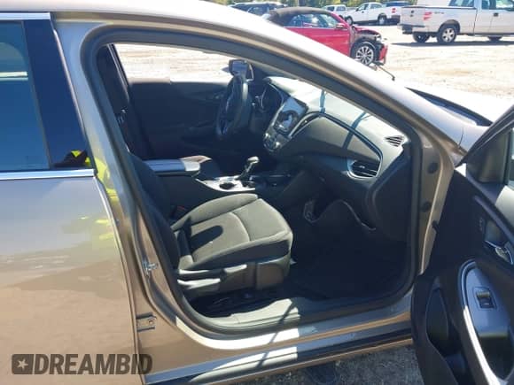 2022 Chevrolet Malibu LT z VIN 1G1ZD5ST2NF159230, wystawiony jako IAAI lot #43174892 z przebiegiem 54 830 mil mil oraz . Historia ofert i sprzedaży dostępna na DreamBid. Obrazek 5.