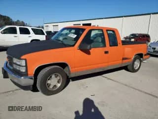 1996 GMC Sierra 1500 z VIN 2GTEC19R1T1524528, wystawiony jako Copart lot #89061695 z przebiegiem 239 861 mil mil oraz Szkoda całkowita • Salvage title. Historia ofert i sprzedaży dostępna na DreamBid. Obrazek 1.