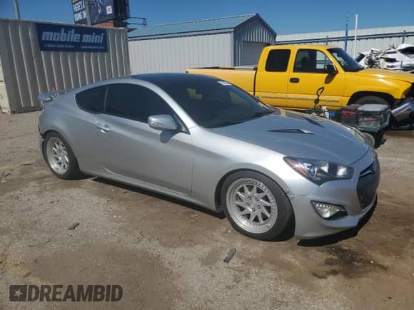 2013 Hyundai Genesis Coupe R-Spec с VIN KMHHU6KJ5DU093009, выставлен на аукционе Copart как лот 73159774 с пробегом 85 449 миль миль и Списание • Salvage title. История ставок и продаж доступна на DreamBid. Изображение 4.