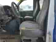 2004 Chevrolet Express Passenger z VIN 1GAHG39U841193979, wystawiony jako Copart lot #64453355 z przebiegiem 179 293 mil mil oraz Szkoda całkowita • Salvage title. Historia ofert i sprzedaży dostępna na DreamBid. Obrazek 7.