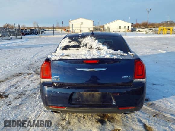 2015 Chrysler 300 S с VIN 2C3CCAGG7FH900349, выставлен на аукционе IAAI как лот 41357196 с пробегом 115 949 миль миль и . История ставок и продаж доступна на DreamBid. Изображение 16.