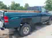 1998 Dodge 1500 z VIN 1B7HF16Y3WS755905, wystawiony jako IAAI lot #42492353 z przebiegiem 142 102 mil mil oraz . Historia ofert i sprzedaży dostępna na DreamBid. Obrazek 18.