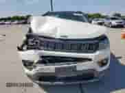 2019 Jeep Compass Latitude z VIN 3C4NJCBB5KT726090, wystawiony jako Copart lot #67247035 z przebiegiem 138 305 mil mil oraz Szkoda całkowita • Salvage title. Historia ofert i sprzedaży dostępna na DreamBid. Obrazek 5.