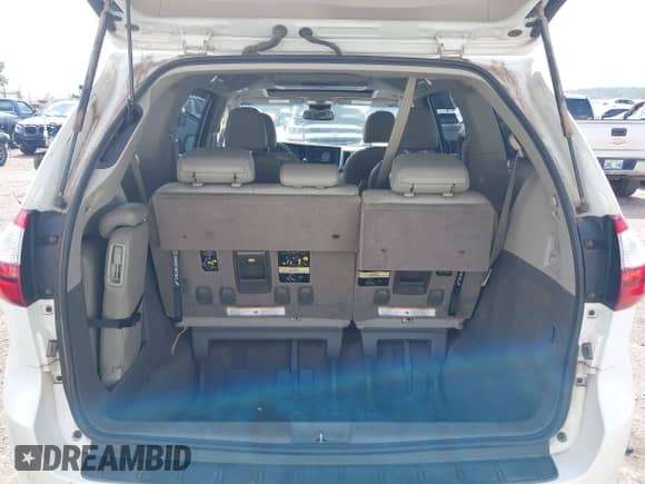 2017 Toyota Sienna XLE Auto Access Seat с VIN 5TDYZ3DCXHS801591, выставлен на аукционе IAAI как лот 42724706 с пробегом 197 582 миль миль и . История ставок и продаж доступна на DreamBid. Изображение 18.