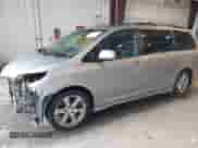 2013 Toyota Sienna SE с VIN 5TDXK3DC2DS321989, выставлен на аукционе IAAI как лот 42818628 с пробегом 181 182 миль миль и . История ставок и продаж доступна на DreamBid. Изображение 18.