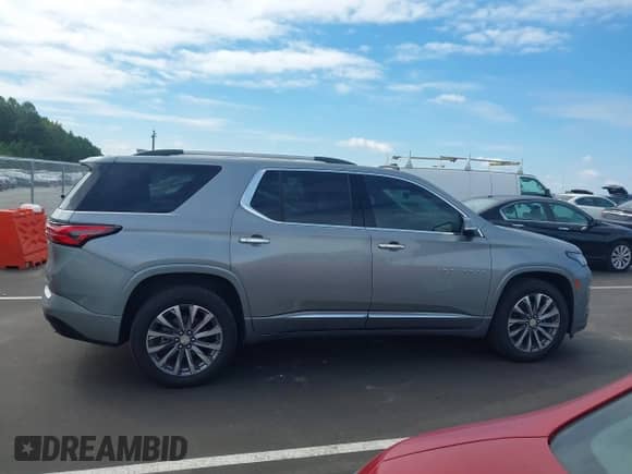 2023 Chevrolet Traverse Premier с VIN 1GNEVKKW7PJ269077, выставлен на аукционе IAAI как лот 43213587 с пробегом 33 327 миль миль и . История ставок и продаж доступна на DreamBid. Изображение 13.