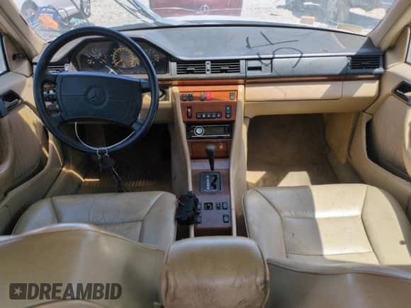 1991 Mercedes-Benz 300 E with VIN WDBEA30D3MB324074, listed as a Copart auction lot 61257145 with 207,793 mi miles and Salvage title. Bid and sale history available at DreamBid. Image 8.