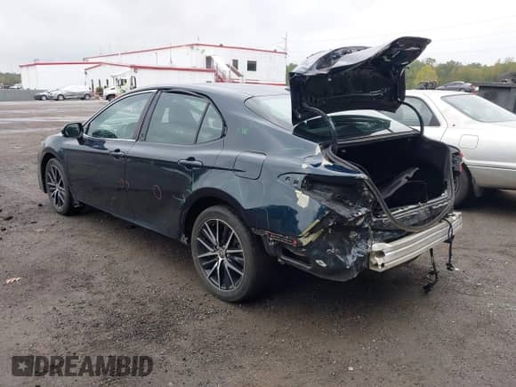 2021 Toyota Camry SE Nightshade z VIN 4T1G11AK1MU559391, wystawiony jako IAAI lot #43300222 z przebiegiem 68 327 mil mil oraz . Historia ofert i sprzedaży dostępna na DreamBid. Obrazek 3.