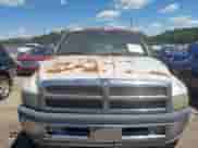 1996 Dodge 1500 z VIN 3B7HF13Z5TG183008, wystawiony jako IAAI lot #42320792 z przebiegiem 446 432 mil mil oraz . Historia ofert i sprzedaży dostępna na DreamBid. Obrazek 6.