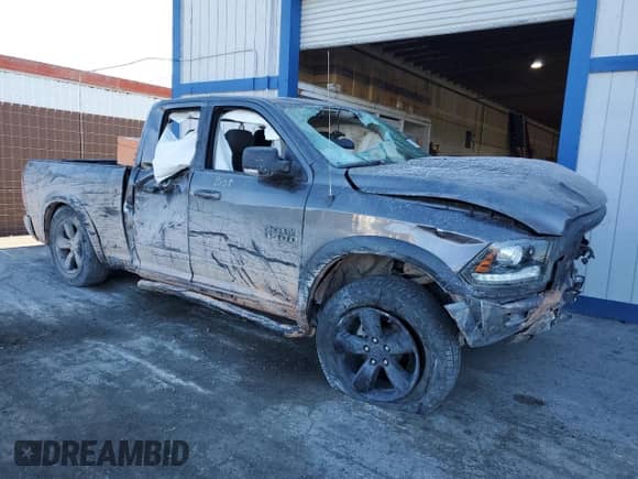 2019 Ram 1500 Warlock z VIN 1C6RR7GG5KS639434, wystawiony jako Copart lot #56520185 z przebiegiem Nie podano mil oraz Szkoda całkowita • Salvage title. Historia ofert i sprzedaży dostępna na DreamBid. Obrazek 4.