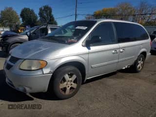 2005 Dodge Caravan SXT with VIN 2D4GP44L35R171752, listed as a Copart auction lot 87091335 with 205,386 mi miles and Salvage title. Bid and sale history available at DreamBid. Image 1.