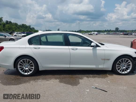 2015 BMW 7 Series 750Li with VIN WBAYE8C54FD781484, listed as a IAAI auction lot 42914762 with 157,338 mi miles and . Bid and sale history available at DreamBid. Image 14.