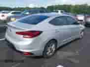 2020 Hyundai Elantra SEL z VIN 5NPD84LF2LH517177, wystawiony jako IAAI lot #42982269 z przebiegiem 32 326 mil mil oraz . Historia ofert i sprzedaży dostępna na DreamBid. Obrazek 4.