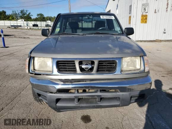 2000 Nissan Frontier XE z VIN 1N6ED26Y7YC355824, wystawiony jako Copart lot #82165565 z przebiegiem 189 111 mil mil oraz Czysty tytuł • Clean title. Historia ofert i sprzedaży dostępna na DreamBid. Obrazek 5.