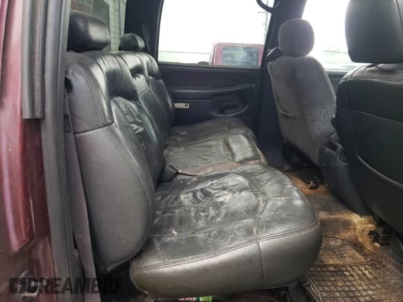 2002 Chevrolet Silverado 2500HD LS z VIN 1GCHK23132F178675, wystawiony jako Copart lot #71217884 z przebiegiem Nie podano mil oraz Szkoda całkowita • Salvage title. Historia ofert i sprzedaży dostępna na DreamBid. Obrazek 10.