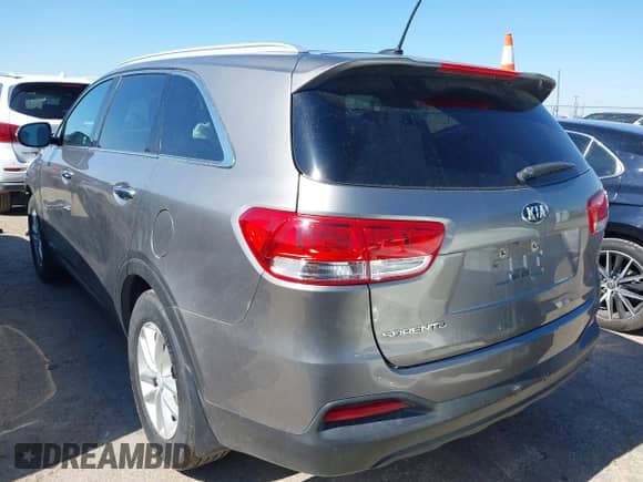 2017 Kia Sorento LX z VIN 5XYPGDA57HG231494, wystawiony jako IAAI lot #42816971 z przebiegiem 89 834 mil mil oraz . Historia ofert i sprzedaży dostępna na DreamBid. Obrazek 3.