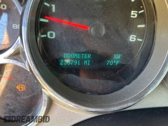 2013 Chevrolet Silverado 1500 LT z VIN 3GCPCSEA9DG215414, wystawiony jako Copart lot #83071594 z przebiegiem 230 791 mil mil oraz Czysty tytuł • Clean title. Historia ofert i sprzedaży dostępna na DreamBid. Obrazek 8.