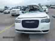 2020 Chrysler 300 Touring L с VIN 2C3CCAAG7LH128231, выставлен на аукционе IAAI как лот 40720185 с пробегом Не указан миль и . История ставок и продаж доступна на DreamBid. Изображение 12.