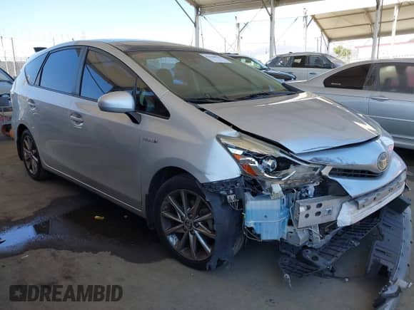 2015 Toyota Prius Two z VIN JTDZN3EU5FJ020477, wystawiony jako IAAI lot #42630019 z przebiegiem 304 911 mil mil oraz . Historia ofert i sprzedaży dostępna na DreamBid. Obrazek 1.