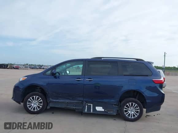 2019 Toyota Sienna XLE Auto Access Seat with VIN 5TDYZ3DC5KS983059, listed as a IAAI auction lot 42505168 with 69,231 mi miles and . Bid and sale history available at DreamBid. Image 14.