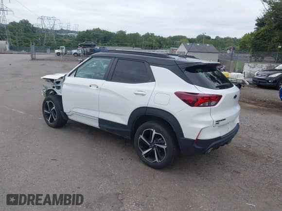 2023 Chevrolet TrailBlazer RS z VIN KL79MUSL4PB188477, wystawiony jako IAAI lot #43009378 z przebiegiem 17 456 mil mil oraz . Historia ofert i sprzedaży dostępna na DreamBid. Obrazek 3.
