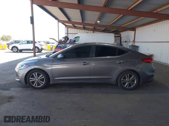 2018 Hyundai Elantra Value Edition z VIN 5NPD84LF3JH324002, wystawiony jako IAAI lot #43056709 z przebiegiem 88 306 mil mil oraz . Historia ofert i sprzedaży dostępna na DreamBid. Obrazek 14.