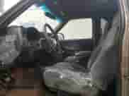 2001 Chevrolet Blazer LS z VIN 1GNCT18WX1K102325, wystawiony jako Copart lot #45460265 z przebiegiem 190 351 mil mil oraz Czysty tytuł • Clean title. Historia ofert i sprzedaży dostępna na DreamBid. Obrazek 7.