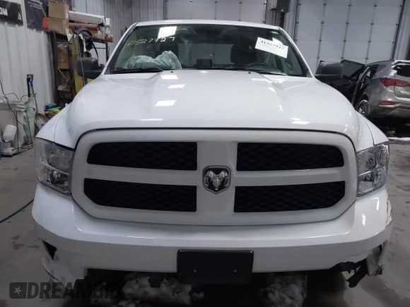 2019 Ram 1500 Express z VIN 1C6RR7FG4KS583858, wystawiony jako IAAI lot #41527927 z przebiegiem 78 726 mil mil oraz . Historia ofert i sprzedaży dostępna na DreamBid. Obrazek 12.