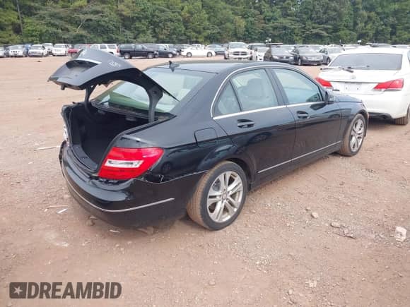2013 Mercedes-Benz C 250 Sport с VIN WDDGF4HB1DA801164, выставлен на аукционе IAAI как лот 43053763 с пробегом 46 744 миль миль и . История ставок и продаж доступна на DreamBid. Изображение 4.