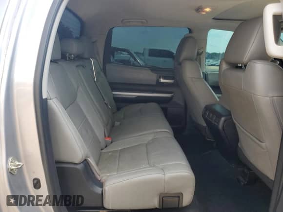 2016 Toyota Tundra Limited z VIN 5TFHW5F15GX559429, wystawiony jako Copart lot #81072305 z przebiegiem 209 729 mil mil oraz Szkoda całkowita • Salvage title. Historia ofert i sprzedaży dostępna na DreamBid. Obrazek 10.