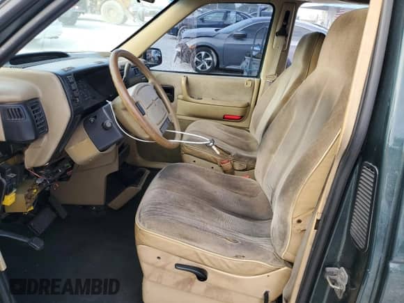 1993 Dodge Caravan Grand SE with VIN 1B4GH44R0PX686790, listed as a Copart auction lot 83757254 with 287,137 mi miles and Salvage title. Bid and sale history available at DreamBid. Image 7.