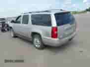 2009 Chevrolet Suburban LTZ z VIN 1GNFK36339R283999, wystawiony jako IAAI lot #42495188 z przebiegiem 203 063 mil mil oraz . Historia ofert i sprzedaży dostępna na DreamBid. Obrazek 3.