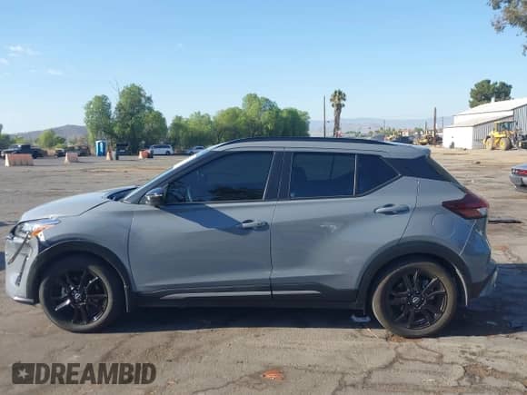2023 Nissan Kicks SR с VIN 3N1CP5DV8PL567598, выставлен на аукционе IAAI как лот 43145527 с пробегом 41 773 миль миль и . История ставок и продаж доступна на DreamBid. Изображение 14.