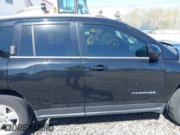 2017 Jeep Compass High Altitude z VIN 1C4NJCEBXHD163046, wystawiony jako IAAI lot #41983669 z przebiegiem 113 668 mil mil oraz . Historia ofert i sprzedaży dostępna na DreamBid. Obrazek 13.