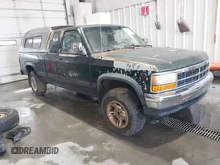 1996 Dodge Dakota z VIN 1B7GG23X2TS588149, wystawiony jako IAAI lot #41606018 z przebiegiem 186 420 mil mil oraz . Historia ofert i sprzedaży dostępna na DreamBid. Obrazek 1.