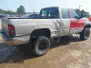 1996 Dodge 1500 z VIN 3B7HF13Z6TG109483, wystawiony jako IAAI lot #42765925 z przebiegiem 370 502 mil mil oraz . Historia ofert i sprzedaży dostępna na DreamBid. Obrazek 4.