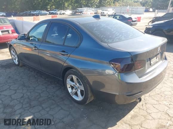 2014 BMW 3 Series 320i с VIN WBA3B1G57ENS77041, выставлен на аукционе IAAI как лот 43182068 с пробегом 111 944 миль миль и . История ставок и продаж доступна на DreamBid. Изображение 3.