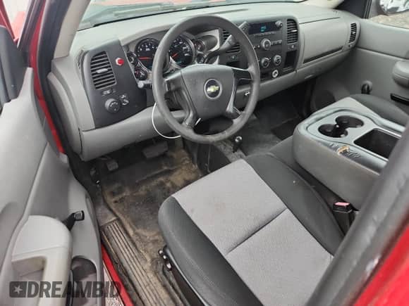 2008 Chevrolet Silverado 2500HD Work Truck z VIN 1GCHK29K98E154136, wystawiony jako Copart lot #85484845 z przebiegiem 120 348 mil mil oraz Czysty tytuł • Clean title. Historia ofert i sprzedaży dostępna na DreamBid. Obrazek 8.