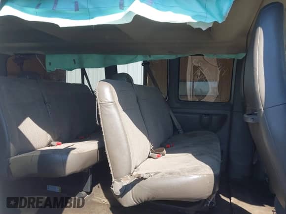 2018 Chevrolet Express Passenger LT z VIN 1GAZGPFPXJ1234974, wystawiony jako IAAI lot #41753701 z przebiegiem 190 343 mil mil oraz . Historia ofert i sprzedaży dostępna na DreamBid. Obrazek 8.