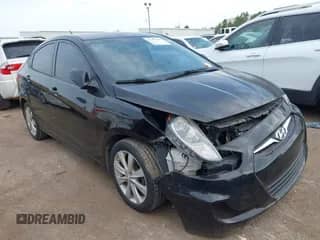 2013 Hyundai Accent GLS z VIN KMHCU4AE2DU494519, wystawiony jako IAAI lot #43155295 z przebiegiem 116 829 mil mil oraz . Historia ofert i sprzedaży dostępna na DreamBid. Obrazek 1.
