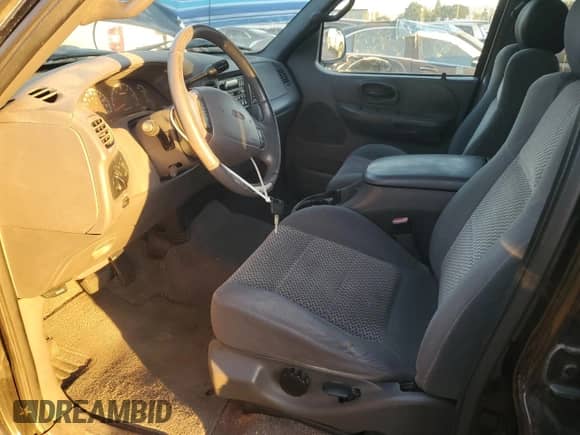 2002 Ford F-150 XLT z VIN 1FTRW07L72KB07852, wystawiony jako Copart lot #87215005 z przebiegiem 234 280 mil mil oraz Czysty tytuł • Clean title. Historia ofert i sprzedaży dostępna na DreamBid. Obrazek 7.