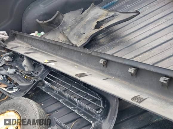 1998 Dodge Dakota SLT z VIN 1B7FL26X5WS716567, wystawiony jako IAAI lot #41078500 z przebiegiem 122 720 mil mil oraz . Historia ofert i sprzedaży dostępna na DreamBid. Obrazek 12.